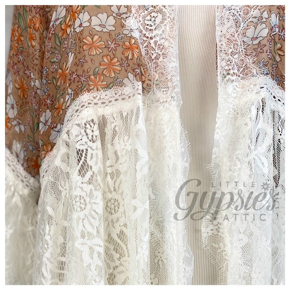 POL Ellie's Bridesmaid Lace Kimono Cardigan - Picture 3 of 14